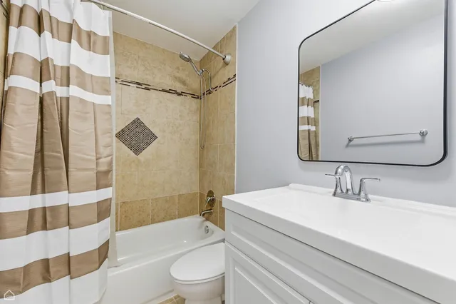 $2,100 | 22180 Navaho Avenue, Sauk Village, IL 60411