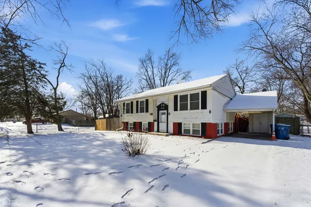 $2,100 | 22180 Navaho Avenue, Sauk Village, IL 60411