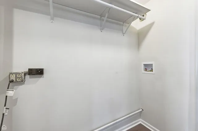 $2,100 | 22180 Navaho Avenue, Sauk Village, IL 60411