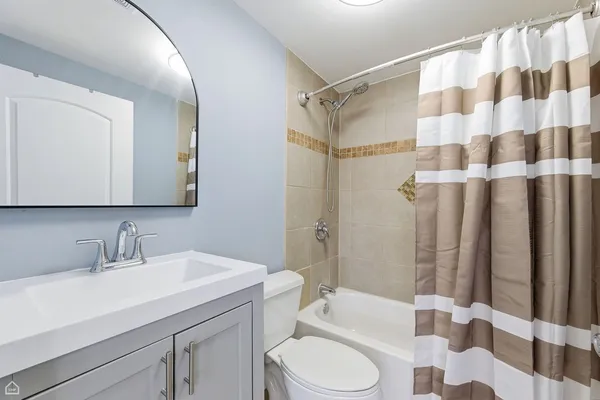 $2,100 | 22180 Navaho Avenue, Sauk Village, IL 60411