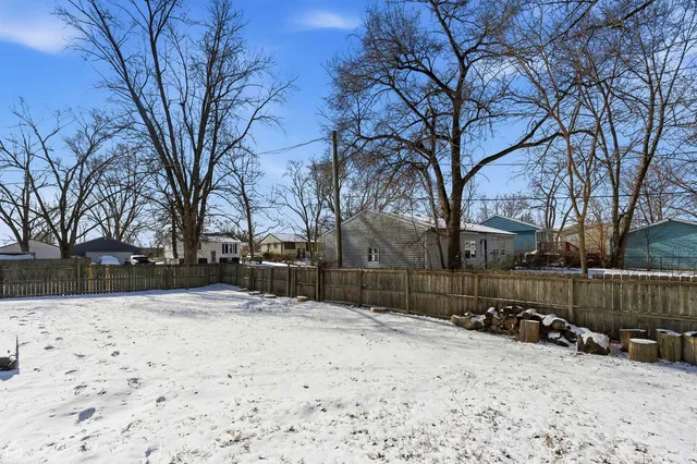 $2,100 | 22180 Navaho Avenue, Sauk Village, IL 60411