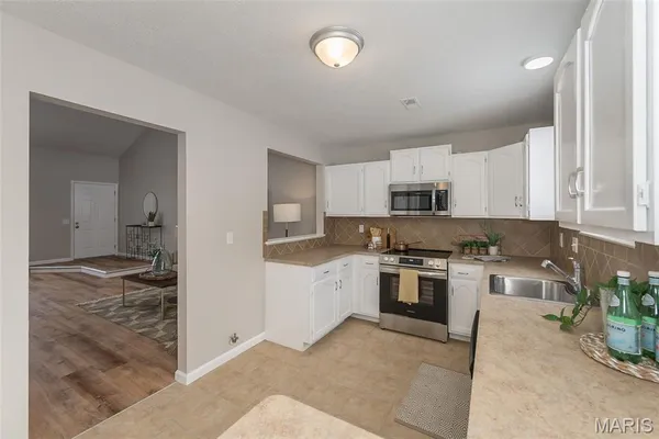 $239,900 | 1300 Forest Creek Dr., Unit 1, St. Charles, MO 63303