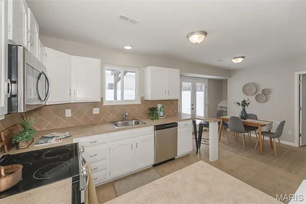 $239,900 | 1300 Forest Creek Dr., Unit 1, St. Charles, MO 63303
