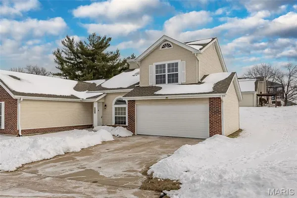 $239,900 | 1300 Forest Creek Dr., Unit 1, St. Charles, MO 63303
