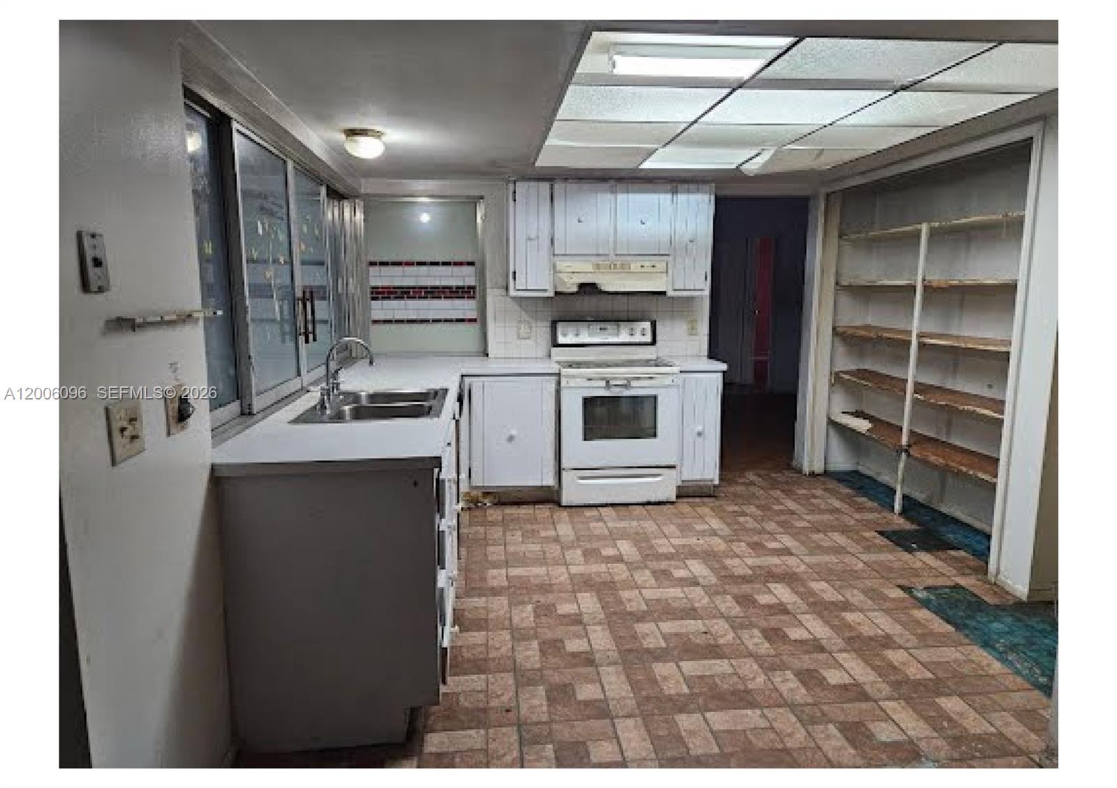 750 North Douglas Road Pembroke Pines, FL 33024 - Photo 4 of 8