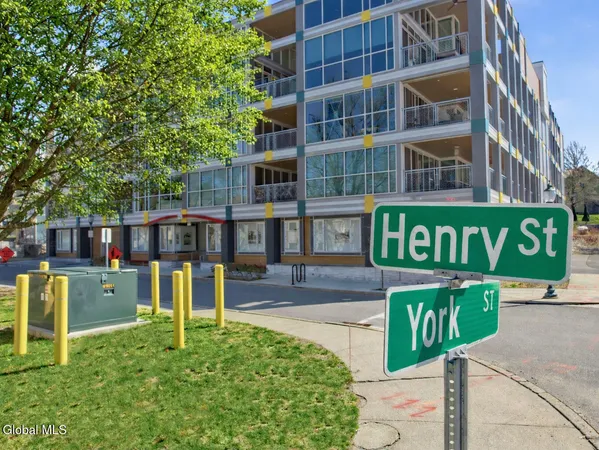 $949,900 | 128 Henry Street, Unit 203, Saratoga Springs, NY 12866