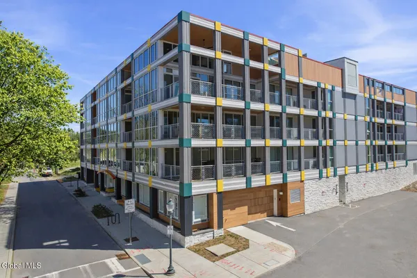 $949,900 | 128 Henry Street, Unit 203, Saratoga Springs, NY 12866