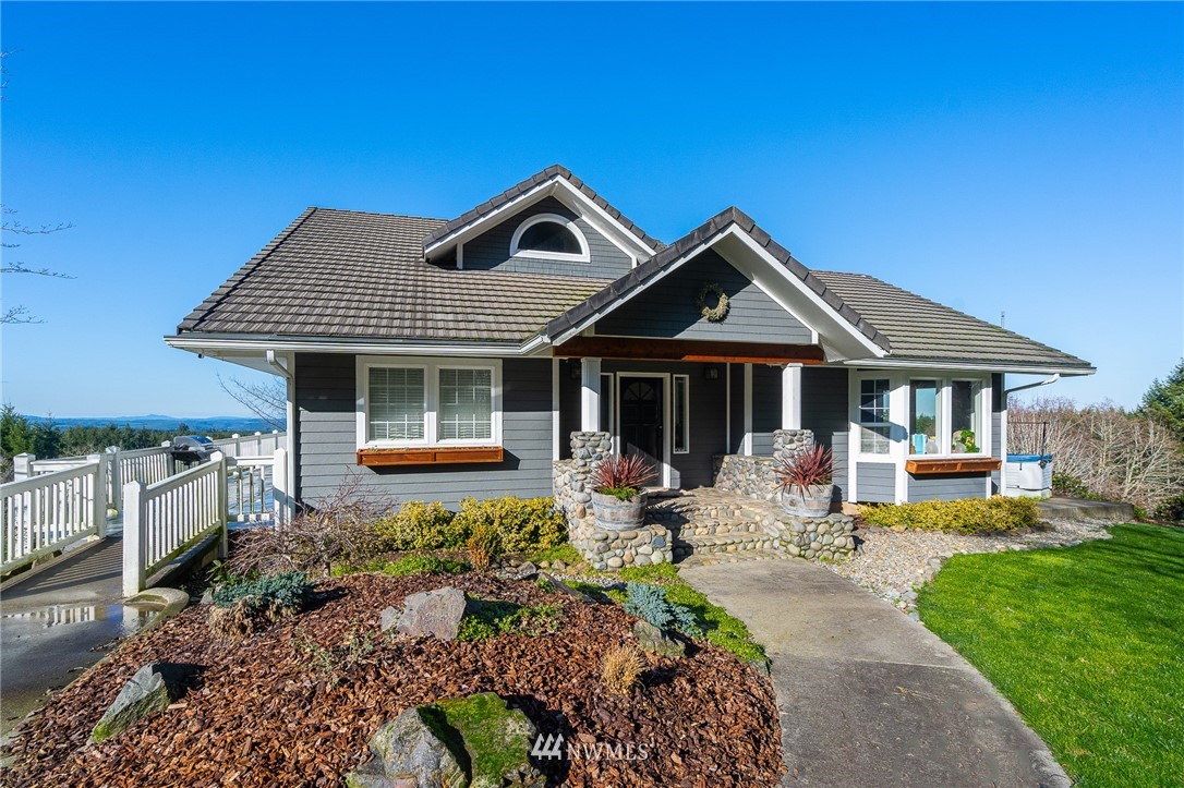 166 Ridgeview Road Chehalis, WA 98532 - Photo 40 of 40 a front view of a house with garden