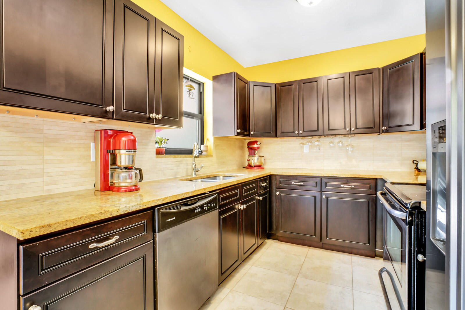 357 Colonial Road West Palm Beach, FL 33405 - Photo 14 of 24 17_Image_11_of_25_mls