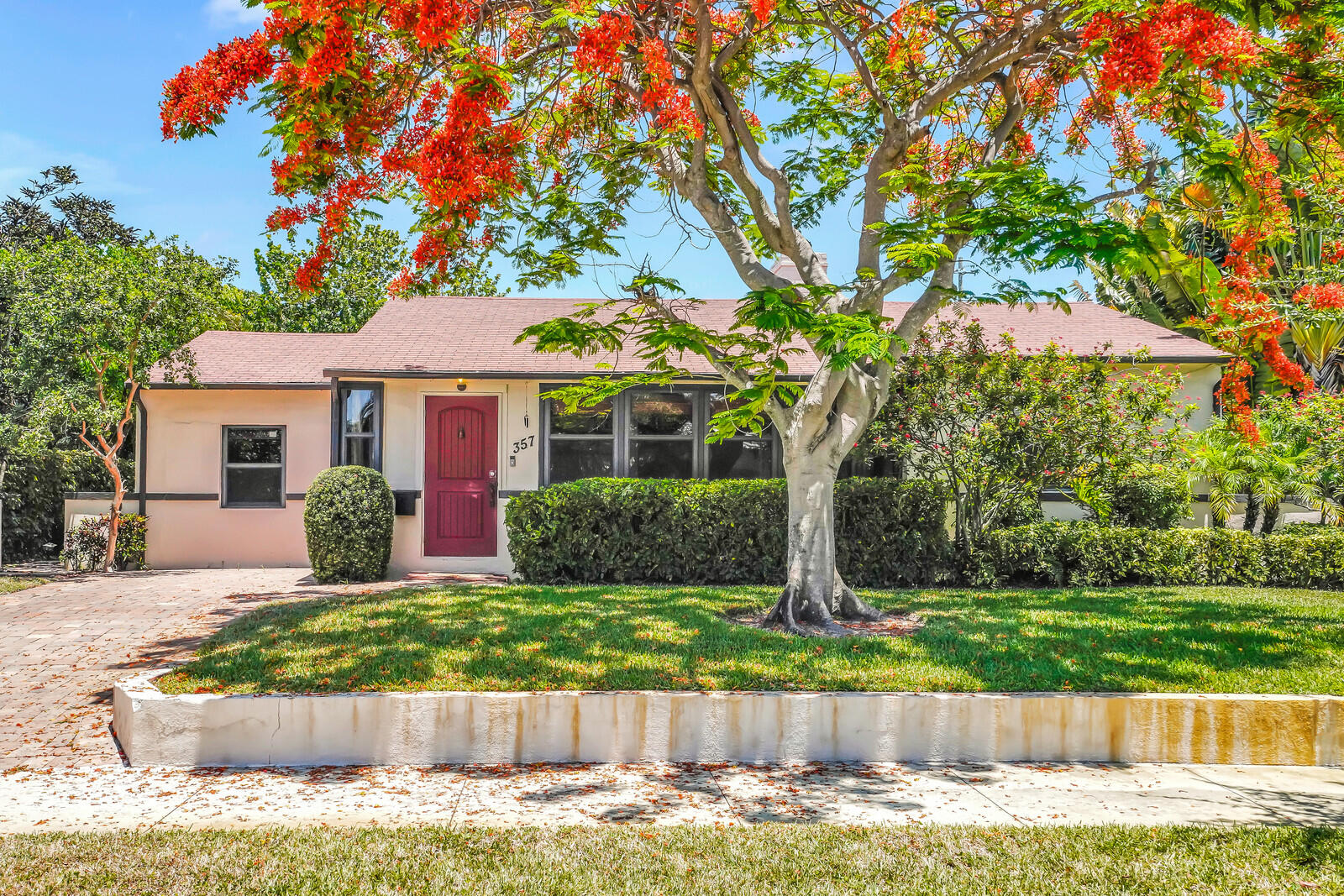 357 Colonial Road West Palm Beach, FL 33405 - Photo 4 of 24 08_Image_1_of_25_mls