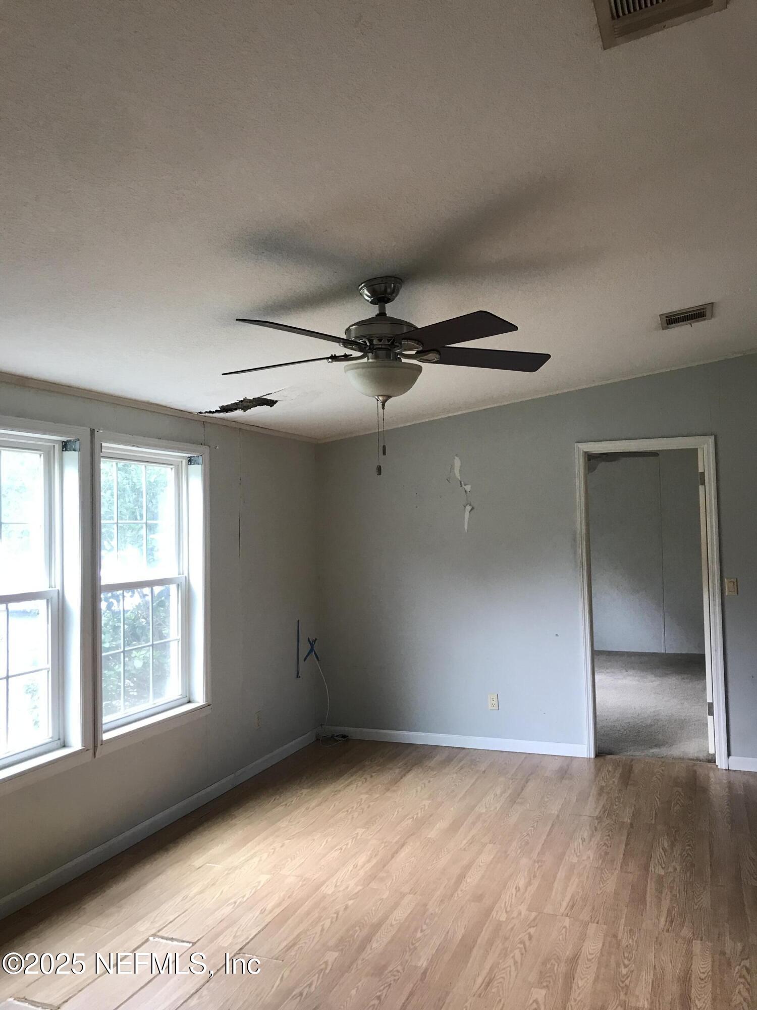 220 Horse Landing Road Satsuma, FL 32189 - Photo 21 of 25 LR Ceiling1