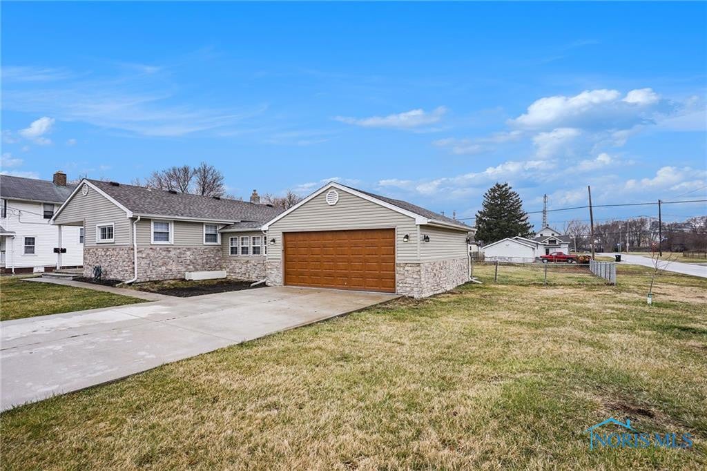 904 Mambrino Road Oregon, OH 43616 - Photo 4 of 28 Gallery Image 4