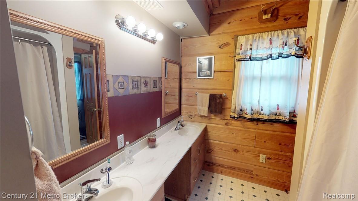 9789 Willits Road Mayville, MI 48744 - Photo 18 of 43 Beautiful-Log-Home-with-24-acres-10222018_095244.jpg
