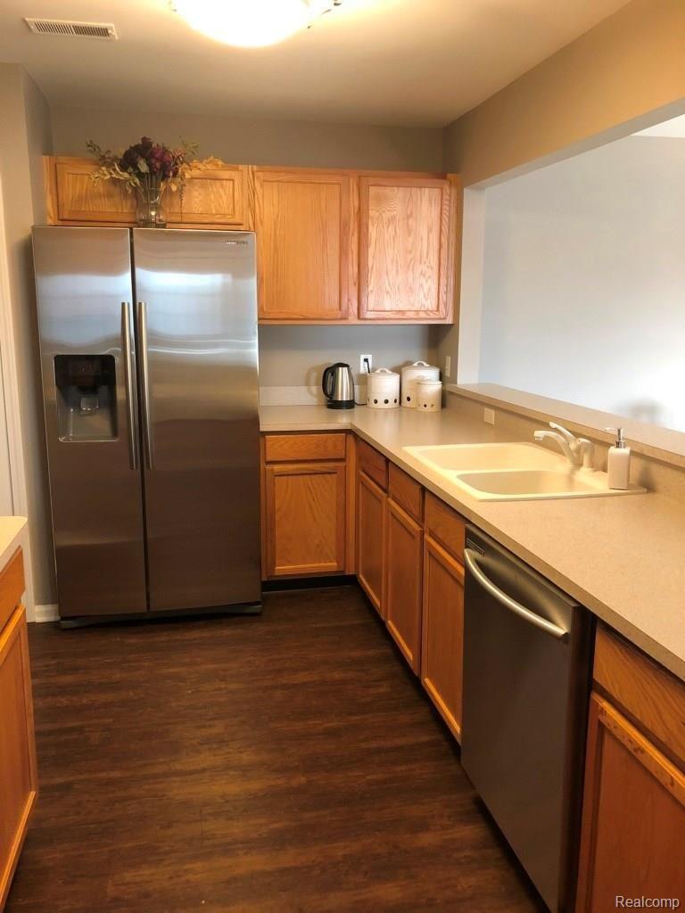 45835 Heather Ridge Drive Macomb, MI 48044 - Photo 10 of 20 kitchen.JPG