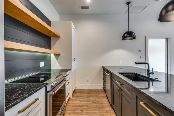 $1,525 | 1322 Lipscomb Street, Unit 201, Fort Worth, TX 76104