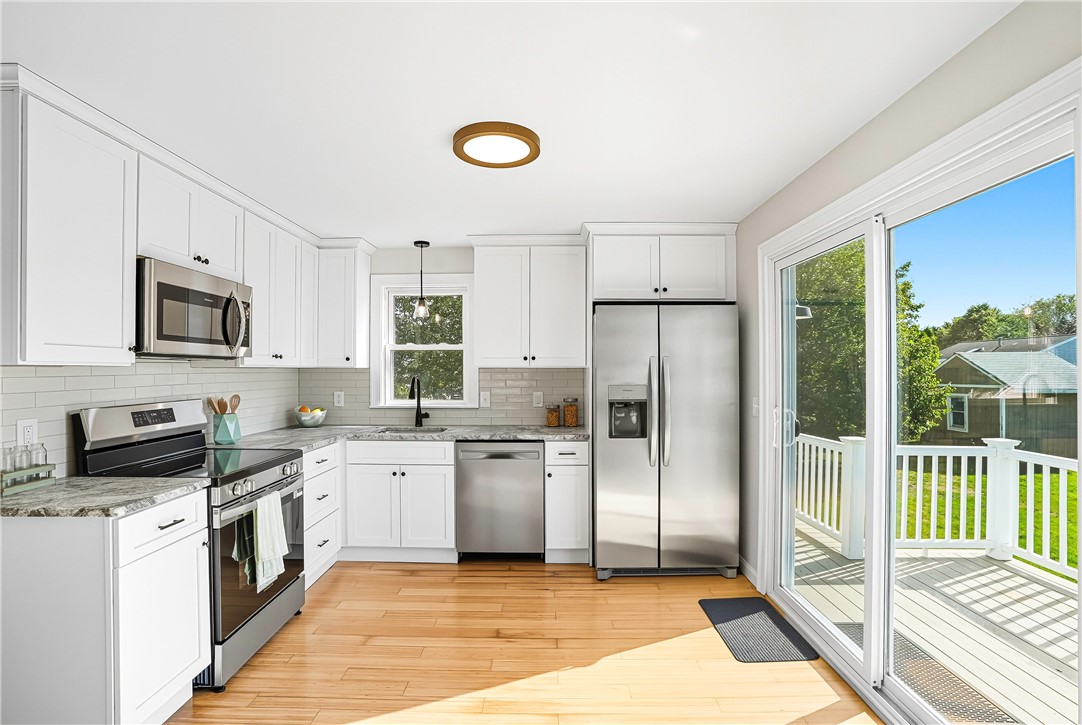 19 Cows Path Road Middletown, RI 02842 - Photo 7 of 40 (actually staged)