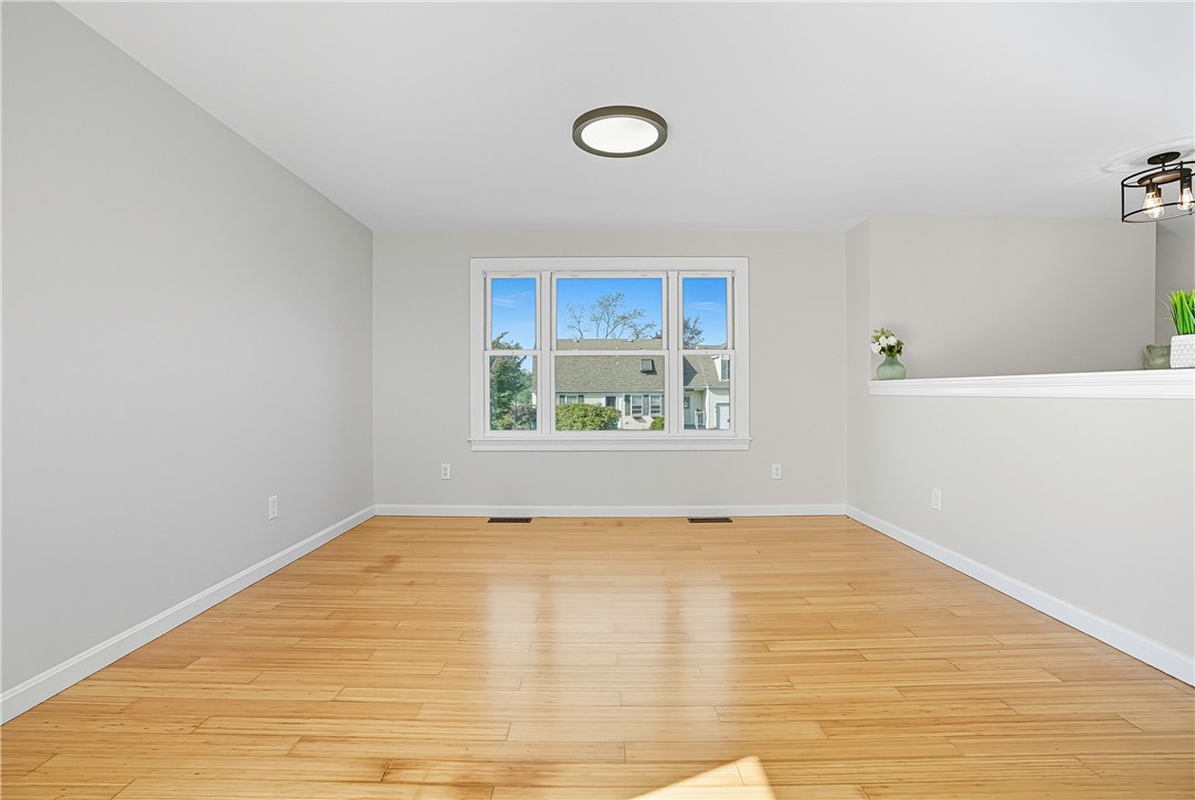 19 Cows Path Road Middletown, RI 02842 - Photo 10 of 40 (actually staged)