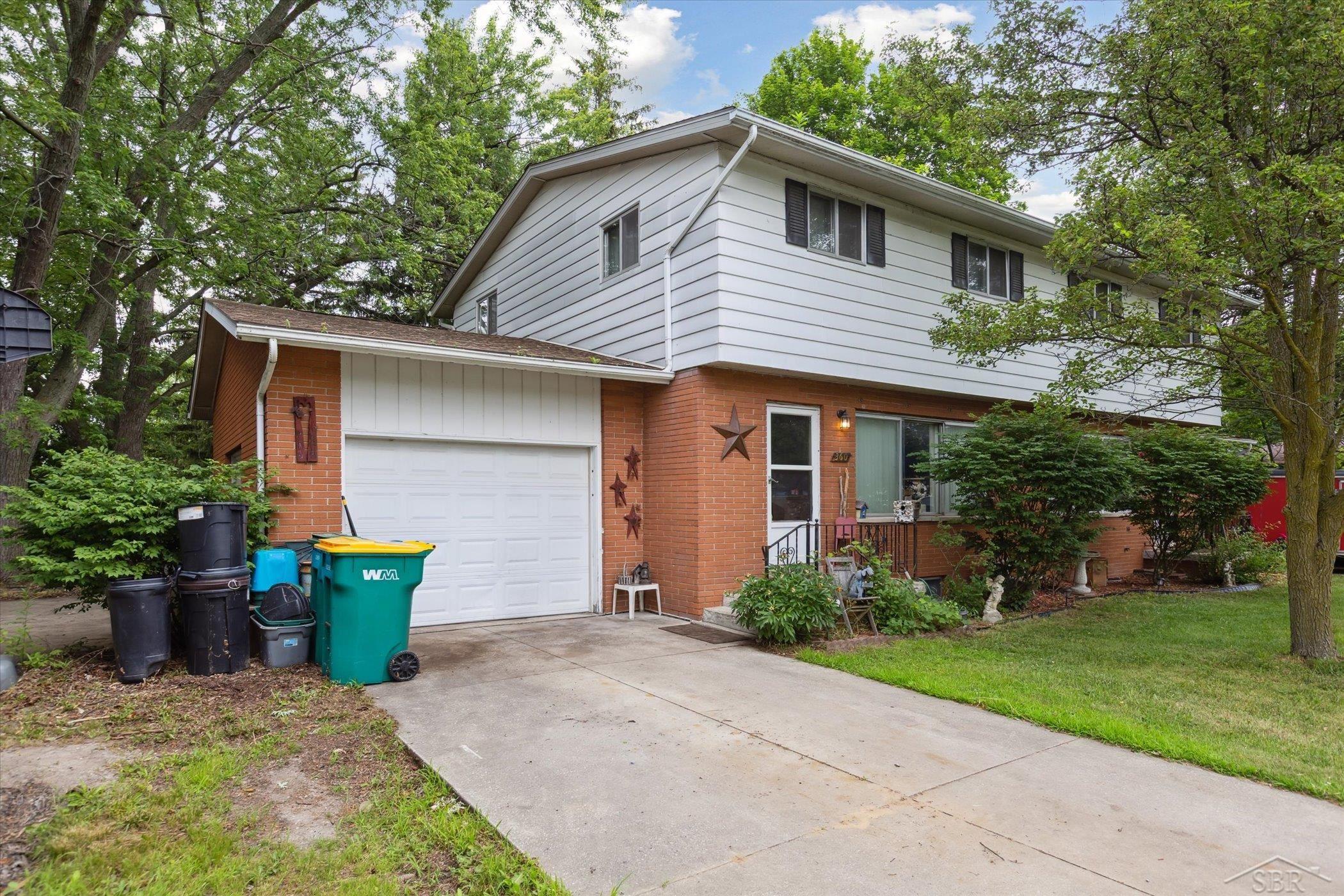 358 South Lincoln Road Bay City, MI 48708 - Photo 1 of 44 50181070-ba82f303-7aa8-4c59-9ead-ee7494242c46.JPG