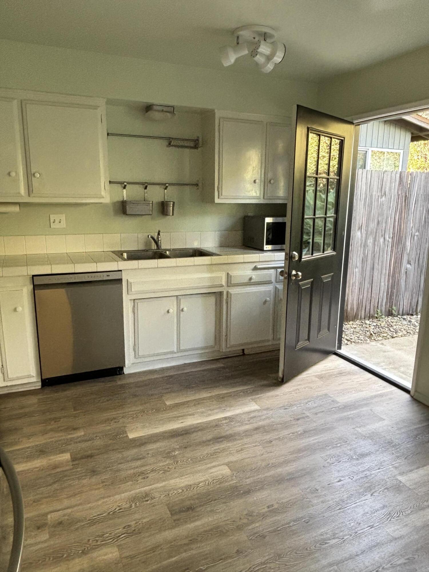 8 Davenport Road, Unit B Goleta, CA 93117 - Photo 15 of 18 image0(1)