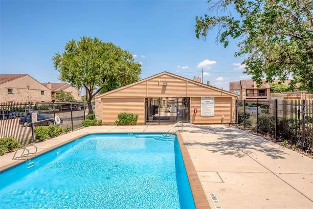 $1,400 | 10555 Turtlewood Court, Unit 1109, Houston, TX 77072