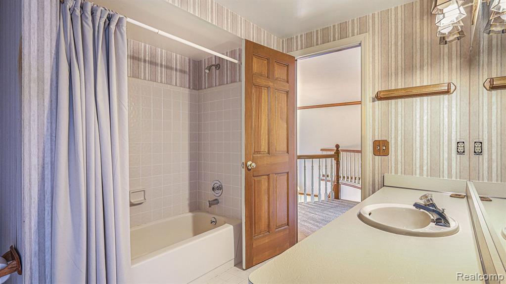 926 Stanford Circle Rochester Hills, MI 48309 - Photo 20 of 46