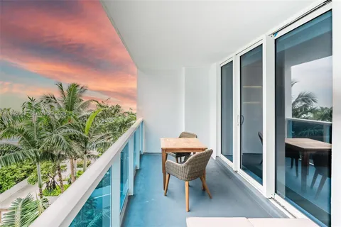 $1,690,000 | 2301 Collins Avenue, Unit 719, Miami Beach, FL 33139