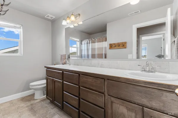 $590,900 | 5483 West Astonte Drive, Meridian, ID 83646