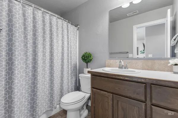 $590,900 | 5483 West Astonte Drive, Meridian, ID 83646
