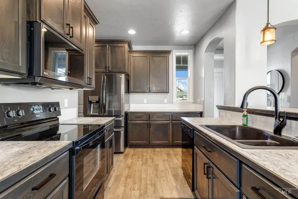 $590,900 | 5483 West Astonte Drive, Meridian, ID 83646