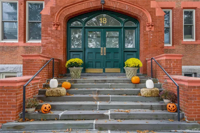 $895,000 | 18 North Broadway, Unit 411, Tarrytown, NY 10591