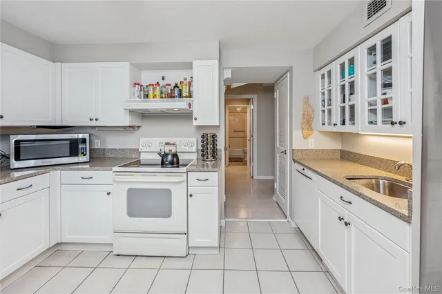 $895,000 | 18 North Broadway, Unit 411, Tarrytown, NY 10591