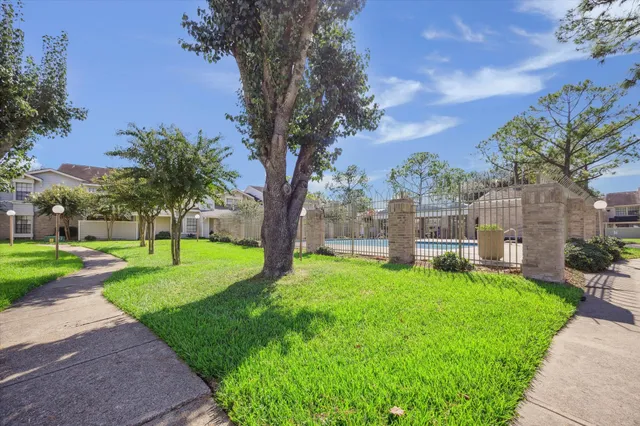 $138,000 | 11957 Bob White Drive, Unit 863, Houston, TX 77035