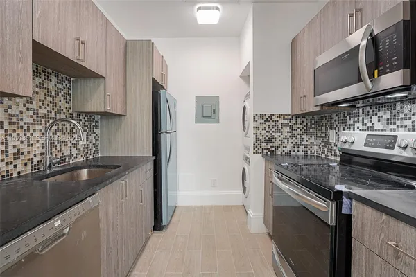 $2,550 | 1509 Pennsylvania Avenue, Unit 3, Miami Beach, FL 33139