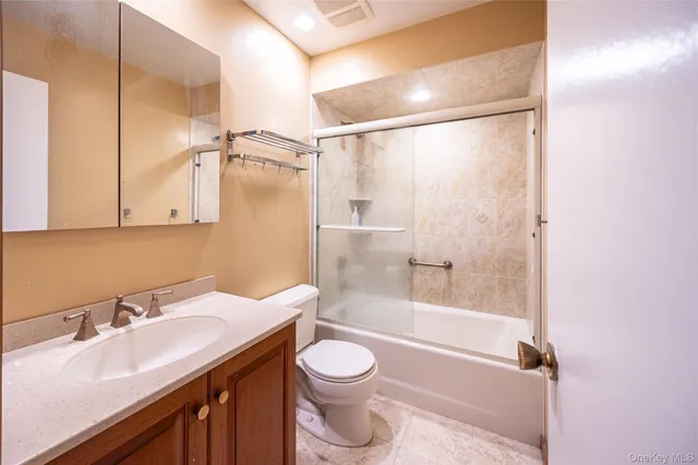 $1,099,900 | 240-02 65th Avenue | Douglaston