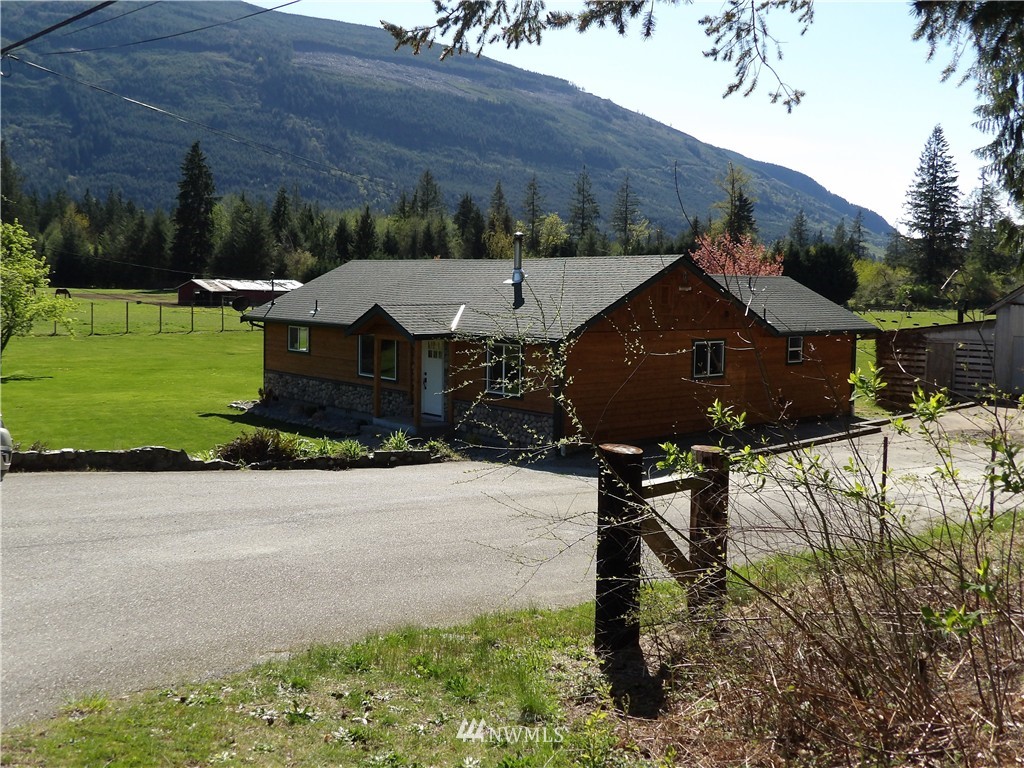 8276 Lusk Road Concrete, WA 98237 - Photo 2 of 25 Gallery Image 2