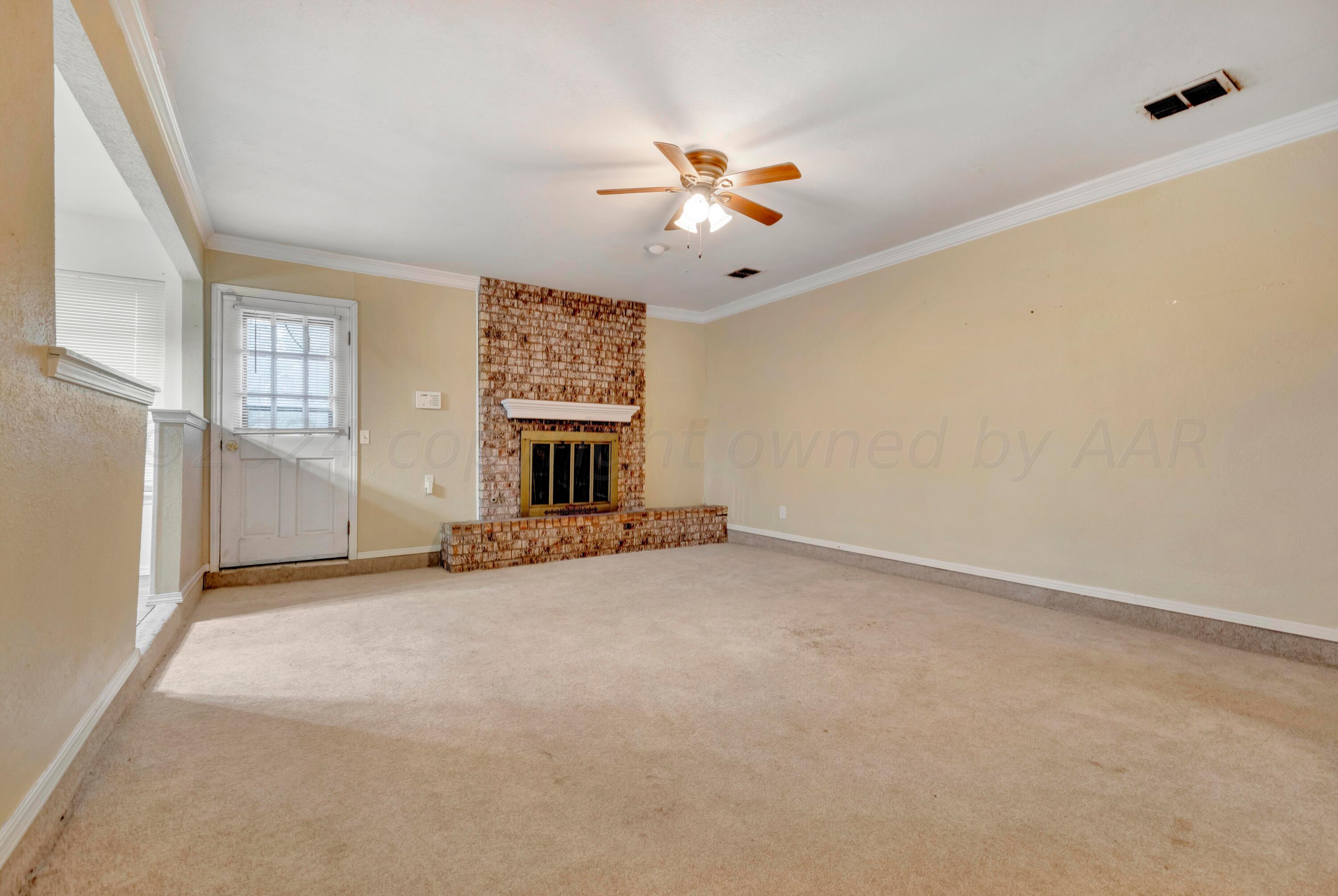 2913 Salem Drive Amarillo, TX 79110 - Photo 4 of 24 Living Room - 1