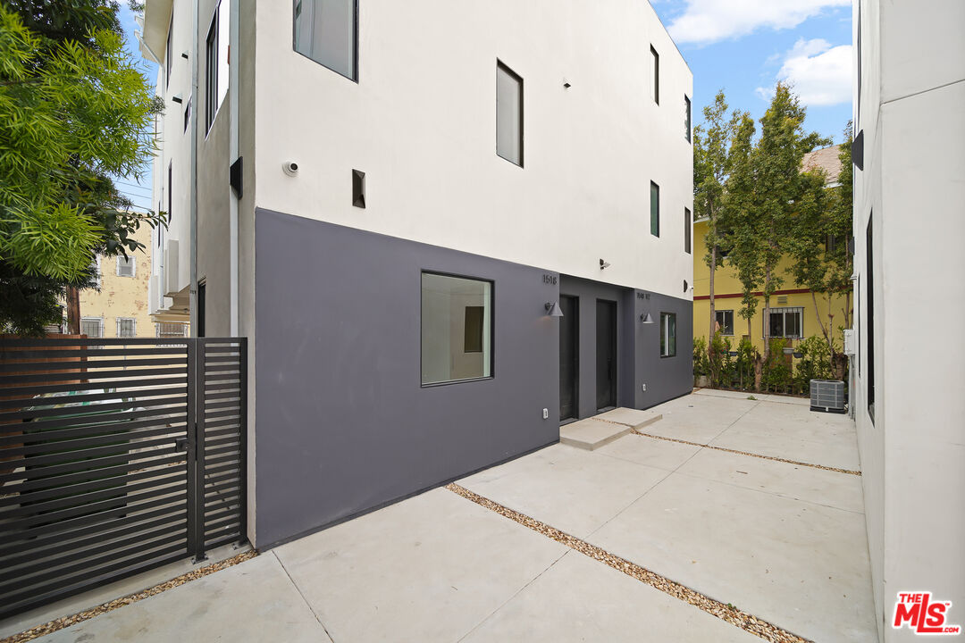 1518 Magnolia Avenue Los Angeles, CA 90006 - Photo 19 of 19