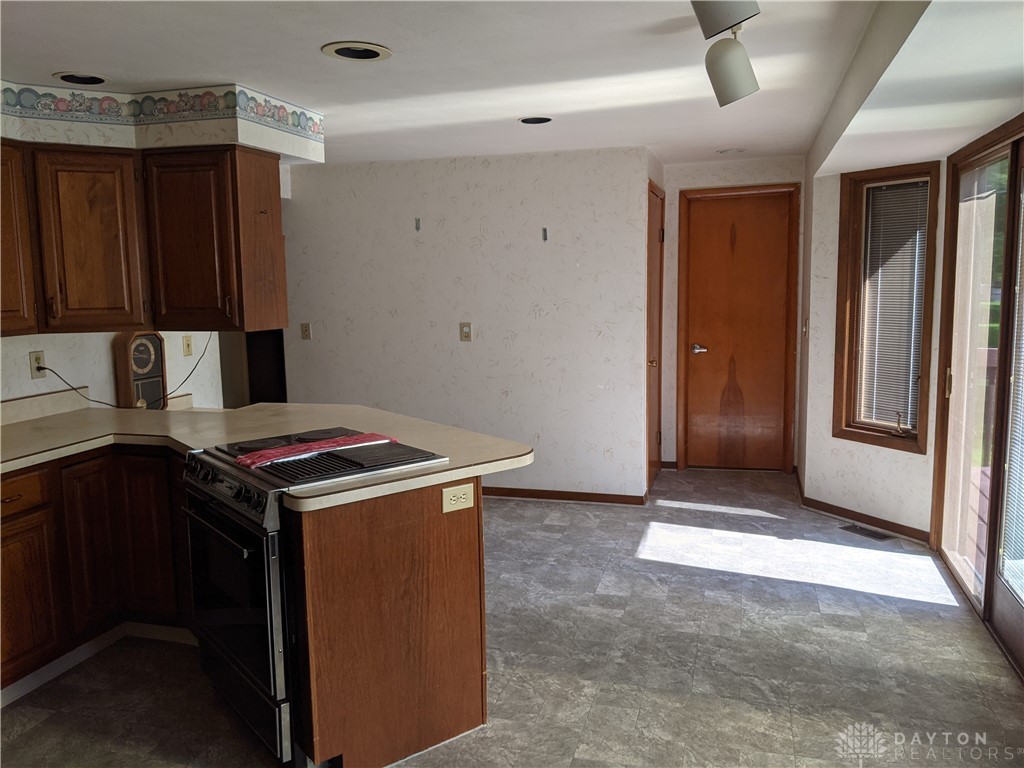 84 Parkhurst Road Dayton, OH 45440 - Photo 16 of 33