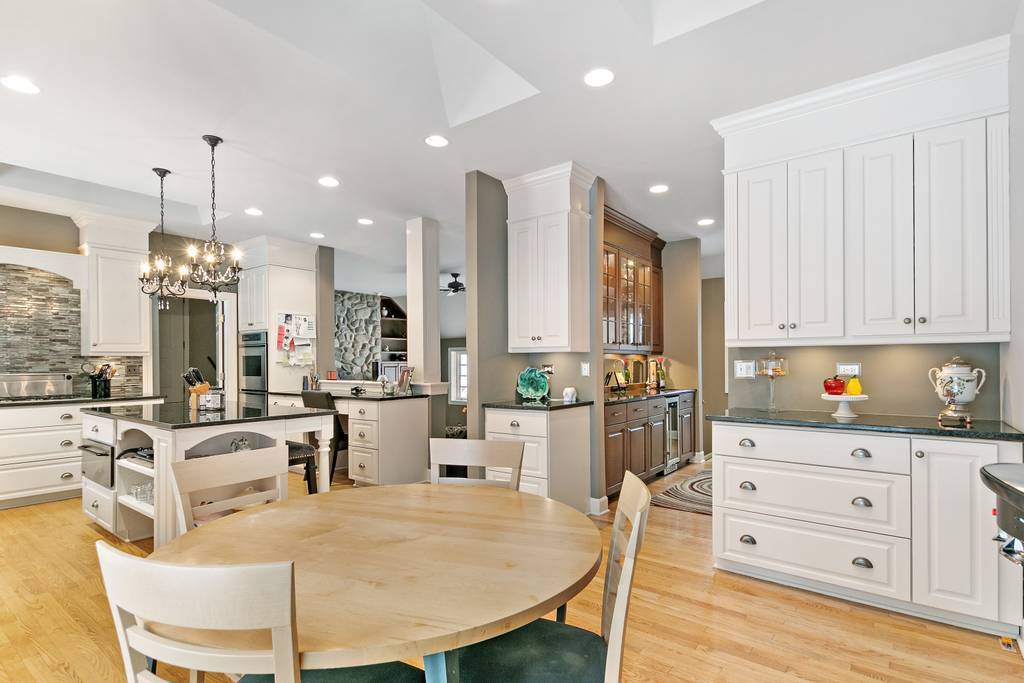 102 Brinker Road Barrington Hills, IL 60010 - Photo 5 of 38