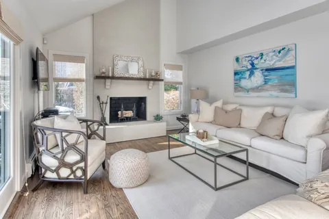 92 Pleasant Lane, Southampton, NY 11968