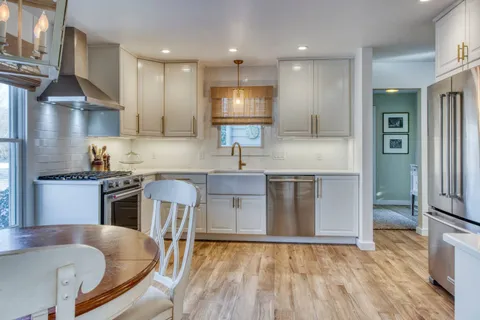 92 Pleasant Lane, Southampton, NY 11968