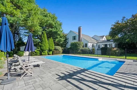 92 Pleasant Lane, Southampton, NY 11968