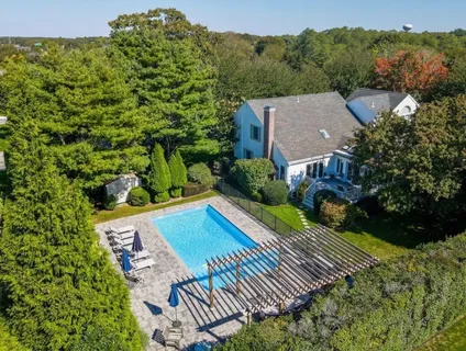 92 Pleasant Lane, Southampton, NY 11968