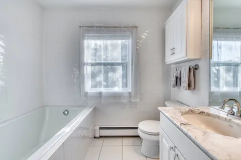 92 Pleasant Lane, Southampton, NY 11968