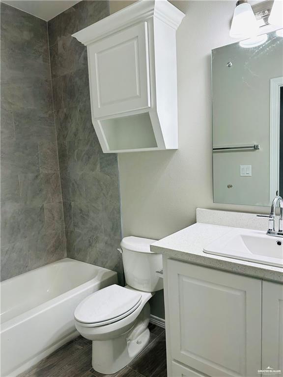 1614 Playa Drive, Unit 3 Weslaco, TX 78596 - Photo 7 of 11 a bathroom with a sink a toilet and bathtub
