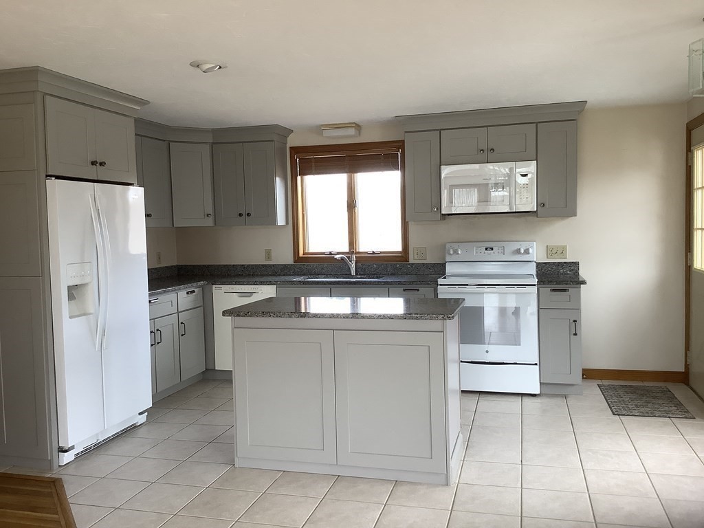 17 G French Road Charlton, MA 01507 - Photo 6 of 24