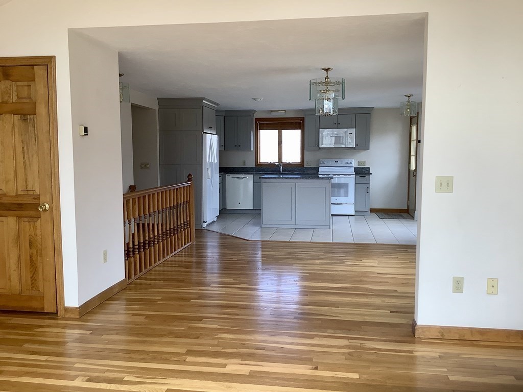 17 G French Road Charlton, MA 01507 - Photo 10 of 24
