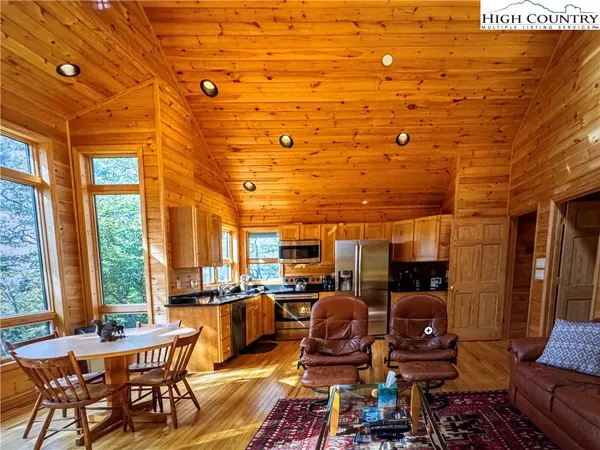 $1,850,000 | 200 Summit Lodge Road, Beech Mountain, NC 28604