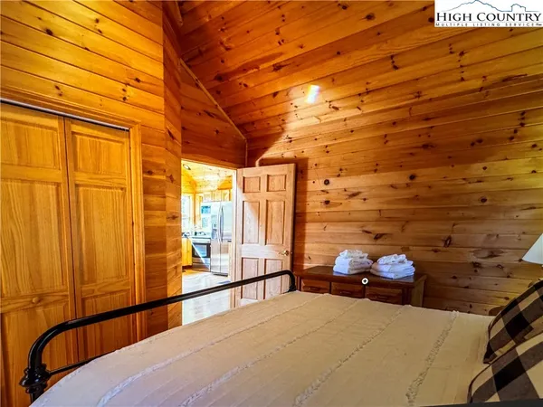 $1,850,000 | 200 Summit Lodge Road, Beech Mountain, NC 28604