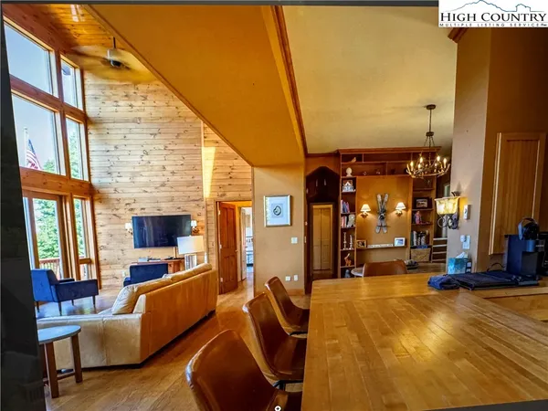 $1,850,000 | 200 Summit Lodge Road, Beech Mountain, NC 28604